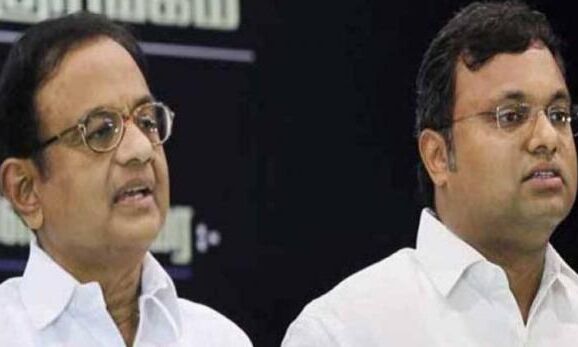 चिदंबरम के बेटे कार्ति को CBI ने किया गिरफ्तार, 2 बजे कोर्ट में पेशी