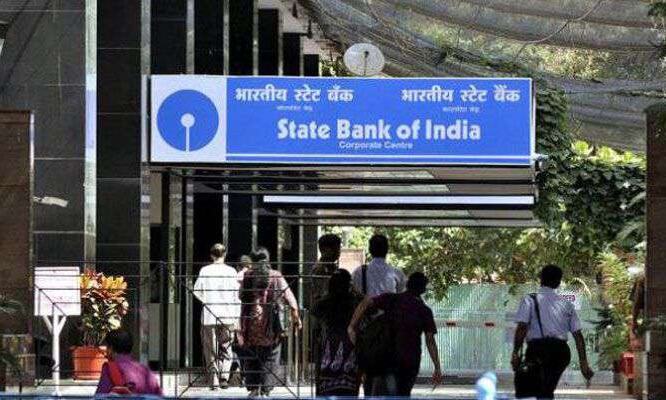 अब एटीएम और चेकबुक के लिए देना होगा एक्सट्रा चार्ज