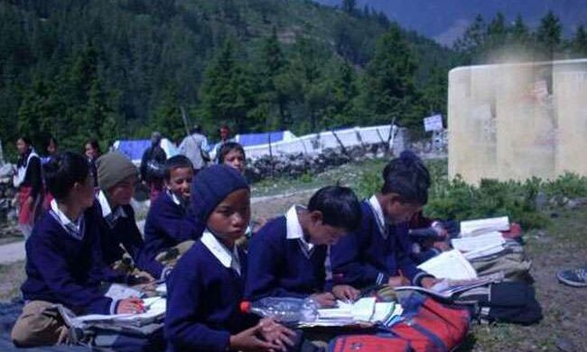 इन स्कूलों में आठ साल से एकल शिक्षक के भरोसे बच्चों का भविष्य, जानिए
