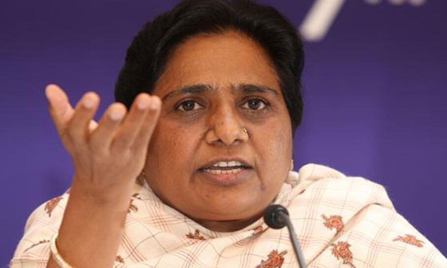 हर हर मोदी, घर घर मोदी वाले इस बार गुजरात में बेघर होते-होते बचे: मायावती