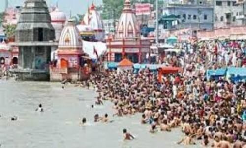 गंगा दशहरा पर लाखों श्रद्धालुओं ने लगाई आस्‍था की डुबकी, वाराणसी-इलाहाबाद में खासी भीड़