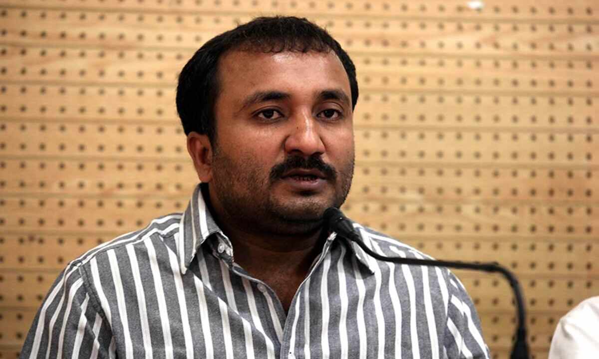 विवादों का सुपर 30: आनंद के समर्थन में आए शॉटगन, कुशवाहा व तेजस्‍वी ने भी किए ट्वीट