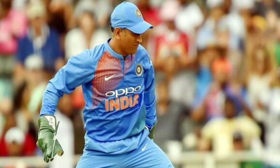 धोनी ने T20 में साबित की अपनी बादशाहत, संगकारा को छोड़ा पीछे