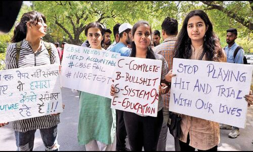 CBSE पेपर लीक में 2 टीचर सहित तीन गिरफ्तार, गूगल ने भी दिया जवाब
