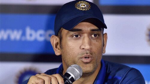 महेंद्र सिंह धोनी ने खोला राज, बताया- विराट कोहली के लिए छोड़ी थी कप्तानी महेंद्र सिंह धोनी ने खोला राज, बताया- विराट कोहली के लिए छोड़ी थी कप्तानी