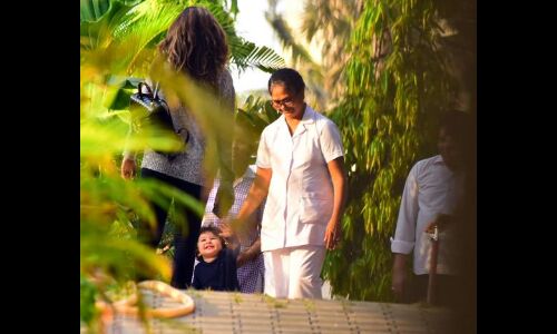 गार्डन में पापा सैफ के साथ तैमूर की मस्ती, करीना भी आईं नजर