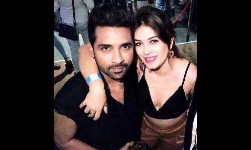 किसिंग सेल्फी पर ट्रोल हुए थे पुनीश, आलोचकों को दिया करारा जवाब