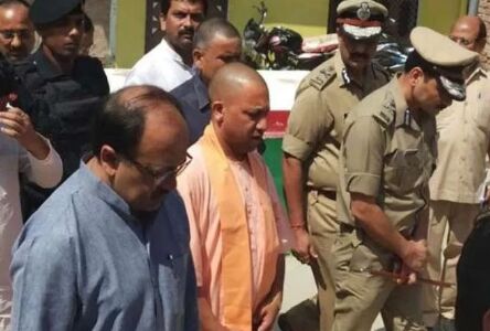 डिप्टी CM केशव मौर्य के पिता को अंतिम विदाई देने पहुंचे मुख्यमंत्री योगी आदित्यनाथ डिप्टी CM केशव मौर्य के पिता को अंतिम विदाई देने पहुंचे मुख्यमंत्री योगी आदित्यनाथ