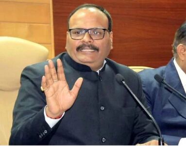 विवेक तिवारी हत्याकांड: योगी के मंत्री ने ही उठाए सवाल, बोले-तथ्यों से खिलवाड़ कर रहे बड़े अफसर विवेक तिवारी हत्याकांड: योगी के मंत्री ने ही उठाए सवाल, बोले-तथ्यों से खिलवाड़ कर रहे बड़े अफसर