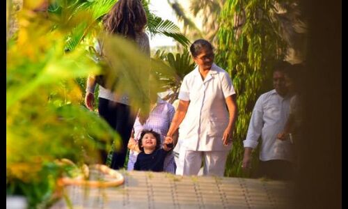 गार्डन में पापा सैफ के साथ तैमूर की मस्ती, करीना भी आईं नजर