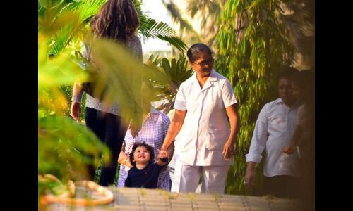 गार्डन में पापा सैफ के साथ तैमूर की मस्ती, करीना भी आईं नजर