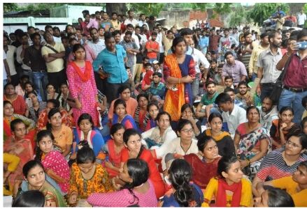 सहायक अध्यापक भर्ती: आरक्षण के चलते नियुक्ति प्रक्रिया से बाहर हुए अभ्यर्थी, दी आत्मदाह की धमकी सहायक अध्यापक भर्ती: आरक्षण के चलते नियुक्ति प्रक्रिया से बाहर हुए अभ्यर्थी, दी आत्मदाह की धमकी