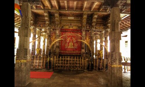 मंदिर के अंदर भूलकर भी ना करे ये 5 चीजें. लगेगा घोर पाप