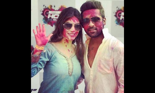 किसिंग सेल्फी पर ट्रोल हुए थे पुनीश, आलोचकों को दिया करारा जवाब