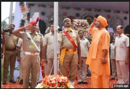 राज्यपाल व मुख्यमंत्री ने झंडा फहराकर प्रदेश को स्वतंत्रता दिवस की बधाई दी