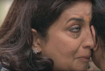 कई सालों बाद जब अपने घर पहुंचीं स्मृति ईरानी, हालत देख रोने लगीं कई सालों बाद जब अपने घर पहुंचीं स्मृति ईरानी, हालत देख रोने लगीं