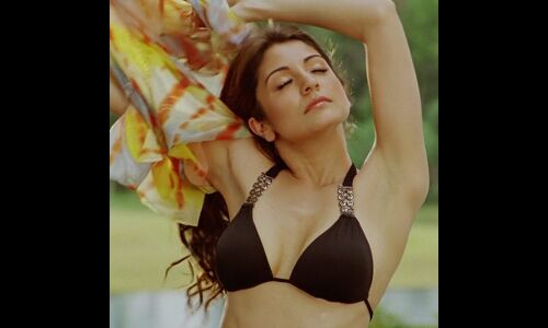 अनुष्का की बिकिनी PHOTOS ने फिर मचाया बवाल, दोबारा हुई ऐसी वायरल कि विराट भी हो जाएंगे परेशान