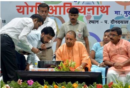 काशी को इतना सुंदर रखें कि प्रवासी आध्यात्म से जुड़ें: सीएम योगी
