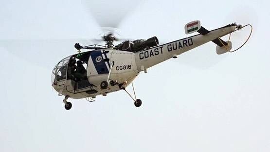 मकर संक्रांति: गंगासागर में नहाने पहुंचे लाखों श्रद्धालु, देखें PHOTOS