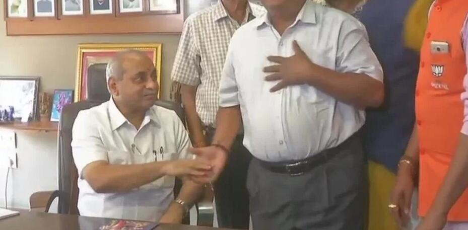 अमित शाह के एक फोन पर माने डिप्टी सीएम नितिन पटेल, संभाला कार्यभार