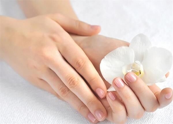 रूखे और बेजान हाथों को मुलायम बनाने के लिए अपनाएं ये टिप्स