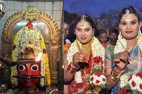 यहां एक रात के लिए किन्नर करते हैं शादी और फिर हो जाती हैं…. यहां एक रात के लिए किन्नर करते हैं शादी और फिर हो जाती हैं….