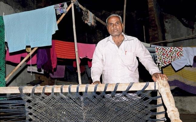 कोई भरता है पेट्रोल, कोई बेचता है पतंग और है कोई कबाड़ी ये है आपके PM मोदी का परिवार !!