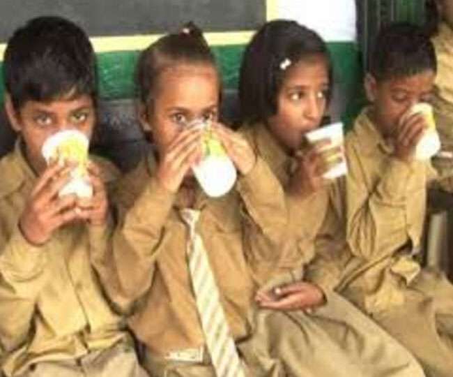 सात लाख बच्चों की सेहत पर वित्तीय संकट, केला और अंडे को तरसे