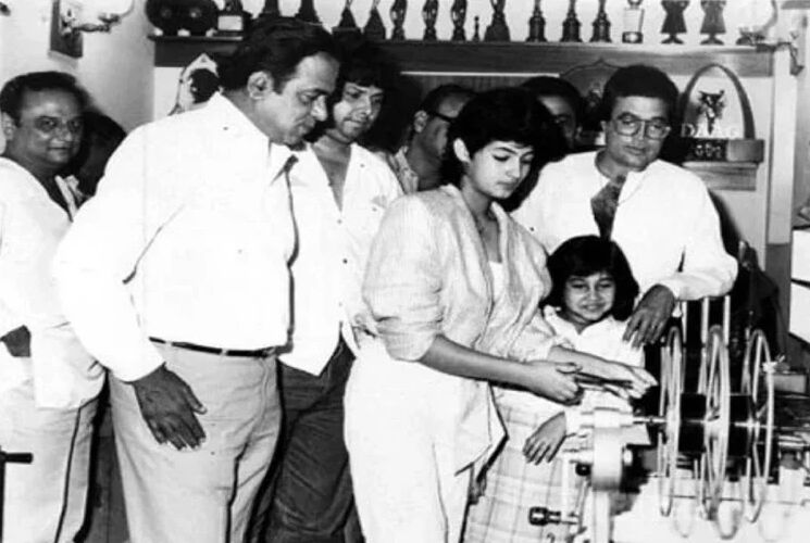 पापा राजेश खन्ना के साथ ट्विंकल खन्ना की ये तस्वीरें शायद ही देखी होगी आपने