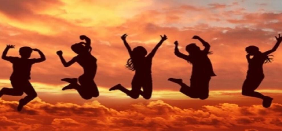 सीख: छोटी-छोटी खुशियों से अपनी जिंदगी खुशहाल बना सकते हैं।
