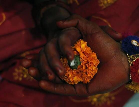 सुहागरात में जांचते हैं दुल्हन की वर्जिनिटी, व्हाट्सएप ग्रुप से विरोध