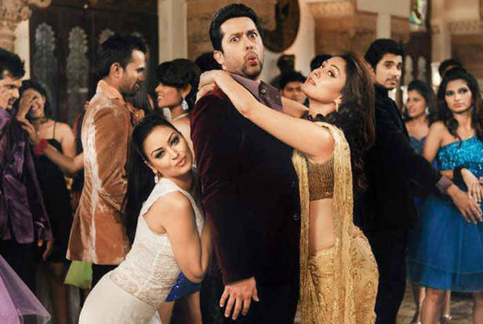 जवान हैं? तो अकेले में जरुर देखें ये 10 फिल्में, परिवार के साथ देखी तो खड़ी हो जाएगी मुसीबत