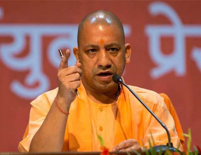 योगी ने वसुंधरा और रूपाणी को छोड़ा पीछे, मिलेगी ट्रॉफी