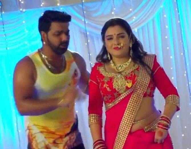 इससे पहले नहीं देखा होगा पवन सिंह का ऐसा स्टेज शो, VIDEO में देखें जबरदस्त परफॉर्मेंस