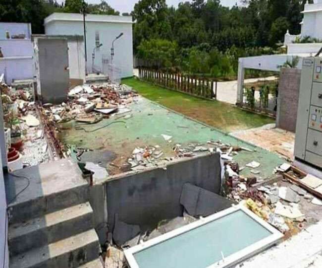 अखिलेश यादव ने अपने बंगले में कराये 467 लाख रुपये के अवैध निर्माण, तोड़फोड़ की होगी रिकवरी