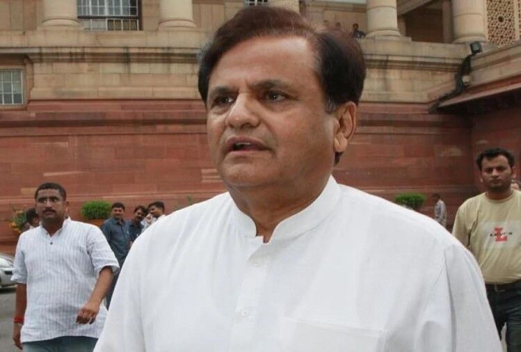 आज गुजरात हाईकोर्ट में पेश होंगे सांसद अहमद पटेल आज गुजरात हाईकोर्ट में पेश होंगे सांसद अहमद पटेल