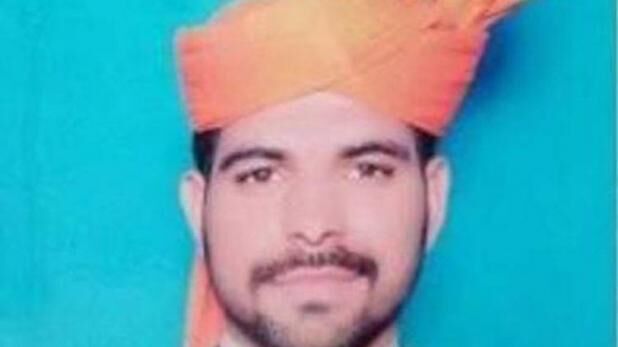 पाकिस्तान: मासूम बच्ची से रेप के दोषी को फांसी पर लटकाया, आधे घंटे लटका रहा शव पाकिस्तान: मासूम बच्ची से रेप के दोषी को फांसी पर लटकाया, आधे घंटे लटका रहा शव