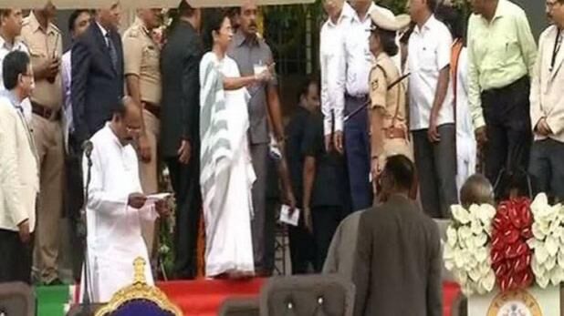 कुमारस्वामी के शपथ ग्रहण समारोह में भड़कीं ममता, DGP को मंच पर ही सुनाई खरीखोटी