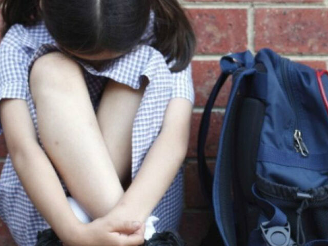 हाथरस के स्कूल में यूनिफार्म बदल रहीं छात्राओं से शिक्षक ने की अश्लील हरकत, गिरफ्तार