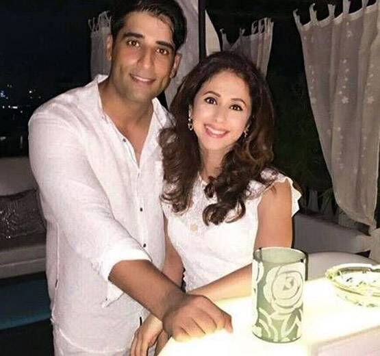 उर्मिला से 9 साल छोटे हैं उनके पति, ऐसे शुरू हुई थी प्रेम कहानी