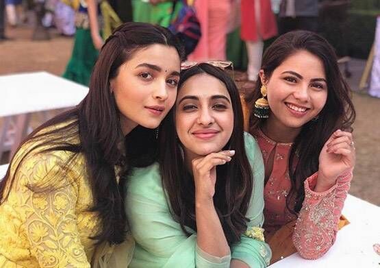 फ्रेंड की शादी में आलिया का इंडियन लुक, एक्ट्रेस पर टिकी सबकी निगाहें