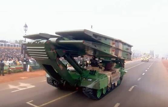 देखें: जब राजपथ पर उतरी दुश्मनों को दहलाने वाली हिंदुस्तान की सैन्य शक्ति