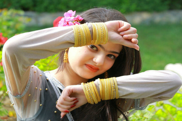 इस लड़की की खूबसूरती देखकर प्रिया वारियर को भूल जाएंगे, नहीं यकीन तो खुद देख लिजिए वीडियो