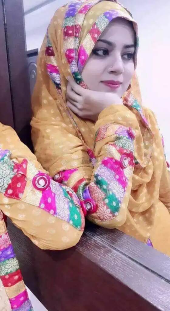 अब इस लड़की की फोटो देख प्रिया प्रकाश को भूले लोग, एक रात में ही इस लड़की ने प्रिया से ज्यादा मचाया तहलका