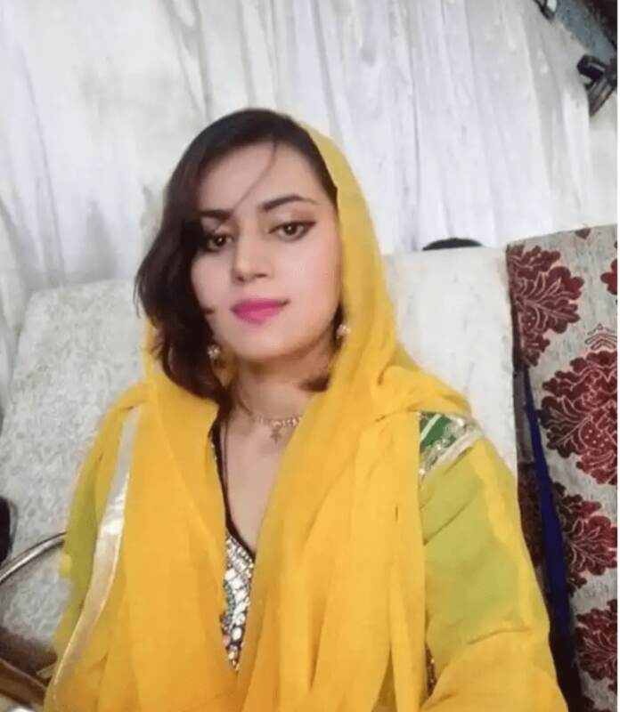 अब इस लड़की की फोटो देख प्रिया प्रकाश को भूले लोग, एक रात में ही इस लड़की ने प्रिया से ज्यादा मचाया तहलका