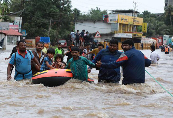 UAE में भारतीय मूल के अरबपतियों ने की केरल बाढ़ पीड़ितों 12.5 करोड़ देने की घोषणा UAE में भारतीय मूल के अरबपतियों ने की केरल बाढ़ पीड़ितों 12.5 करोड़ देने की घोषणा
