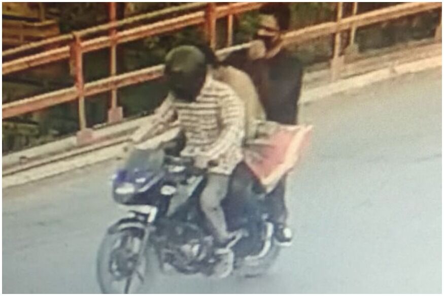 जम्मू कश्मीर पुलिस ने जारी की शुजात बुखारी के हत्या में शामिल संदिग्धों की तस्वीर