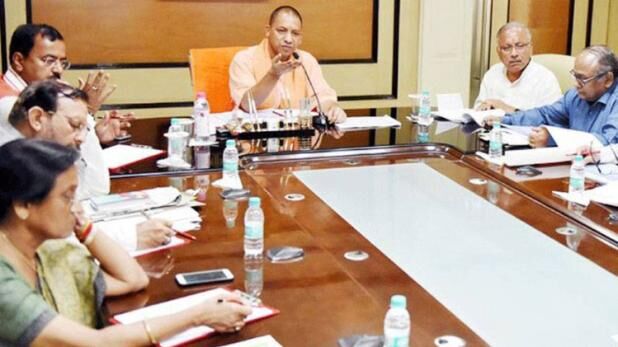 उपचुनाव में हार का असर, योगी ने रद्द किए सभी कार्यक्रम, अफसरों संग करेंगे बैठक