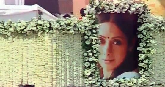 PHOTOS: ट्रक में श्रीदेवी के पार्थिव शरीर के पास खड़े दिखे अर्जुन कपूर