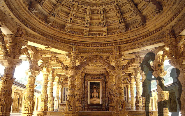 हिन्दू ज़रूर देखें: ताजमहल से भी ज्यादा खूबसूरत है भगवान विष्णु का ये अद्भुत मंदिर जहाँ नाखून से बनाई थी झील !